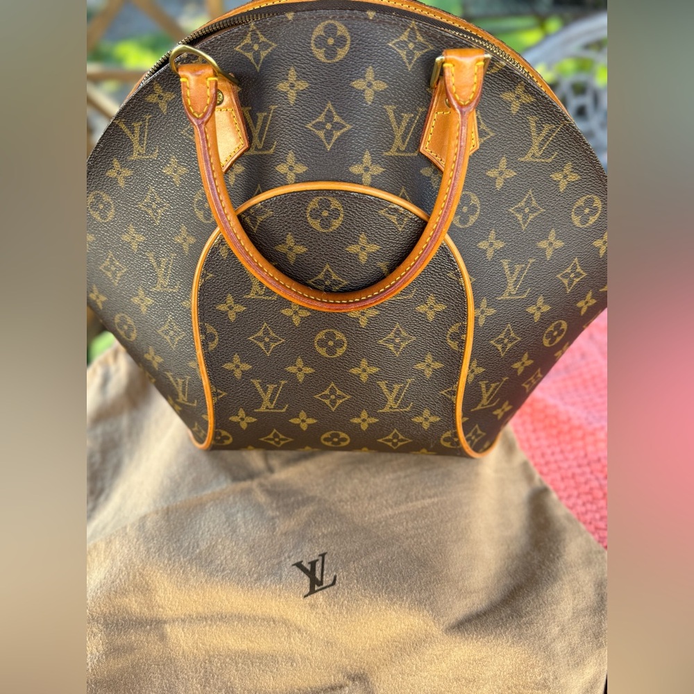 Louis Vuitton Brown Monogram Ellipse MM with Vachetta Leather